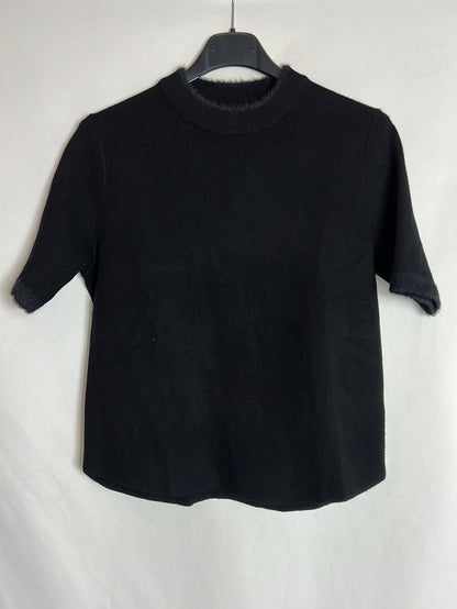 ZARA. Top punto negro detalle cuello y manga. T S