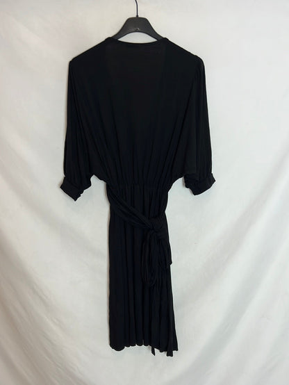 SARAM. Vestido negro fluido lazada escote. T 38