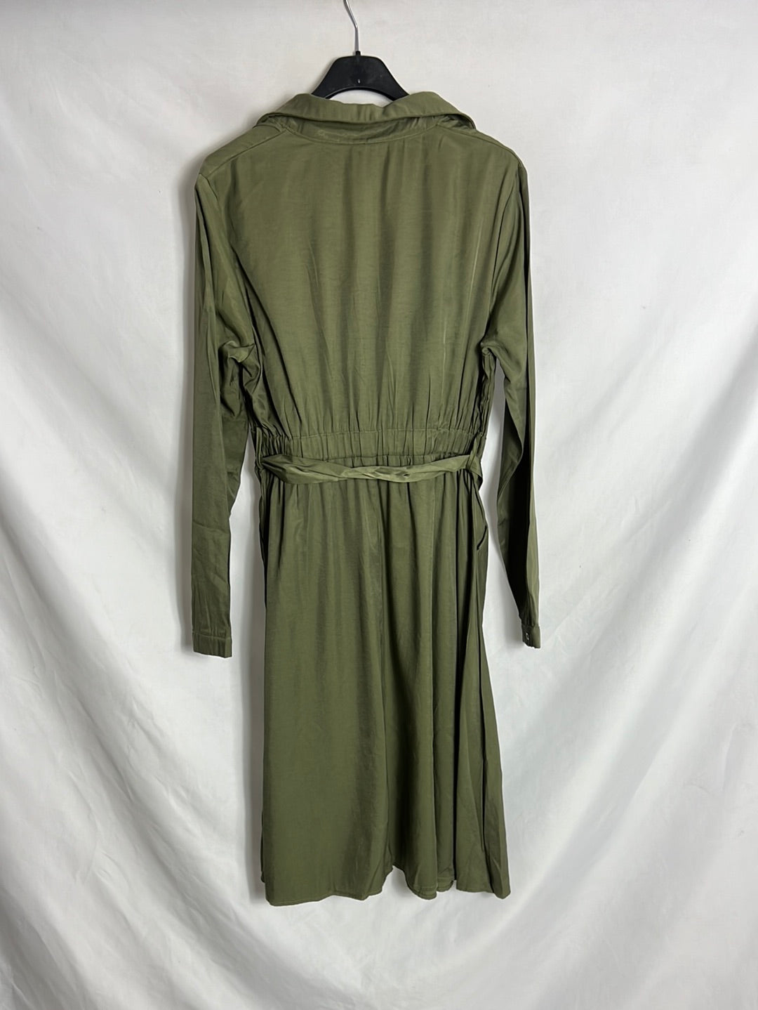 TESE COLLECTION. Vestido midi verde volante. T M