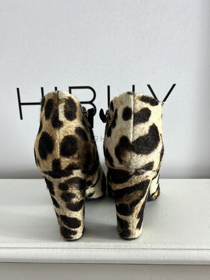 VERO CUOIO. Botines pelito animal print,. T 37