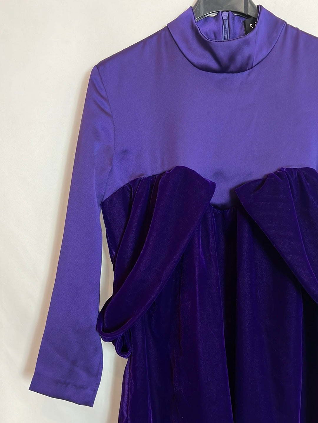 REDONDO. Vestido corto doble textura morado. T S