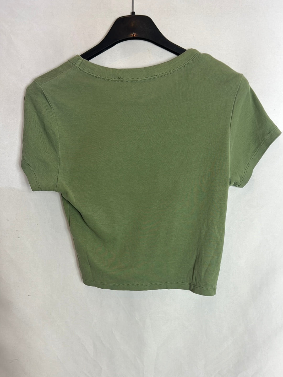 PULL&BEAR. Camiseta crop verde T.s