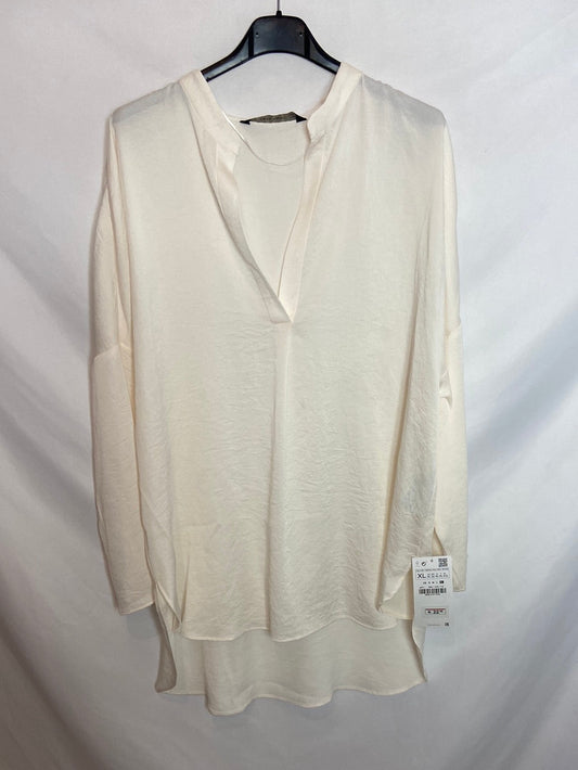 ZARA. Blusa blanca fluida cuello de pico T.XL