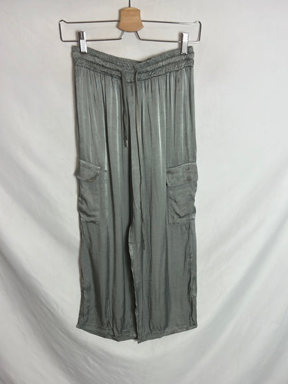 OTRAS. Pantalones cargo satinados. T.U