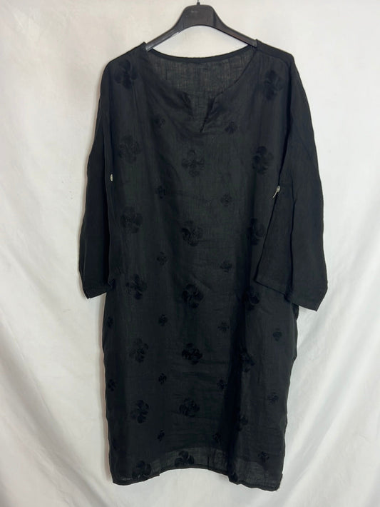 OTRAS. Vestido negro lino bordado. T XL