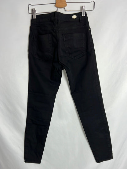 ZARA. Pantalón pitillo negro. T 36