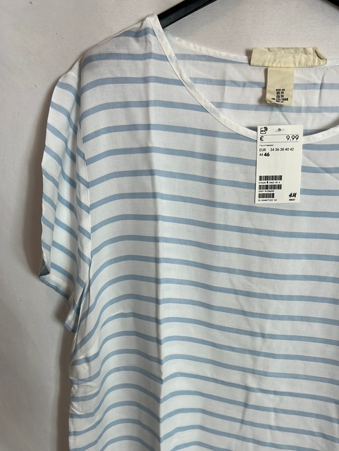 H&M. Camiseta rayas blancas y azules. T 46