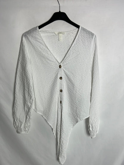 H&M. Camisa blanca. T34