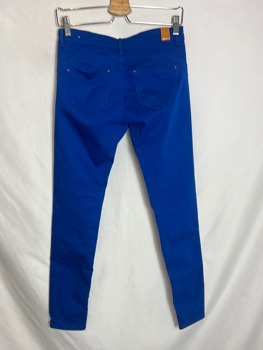 STRADIVARIUS. Pantalón denim azul klein T.38