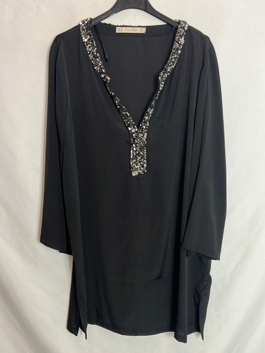 ZARA. Blusa larga negra satinada detalle pedrería. T XL