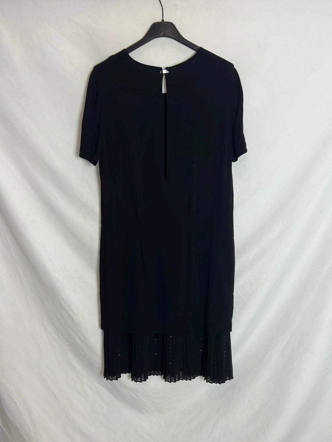 SANDRO. Vestido midi negro detalle plisado. T 3(40)