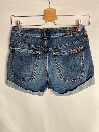 NOTIFY. Pantalón denim corto. T 25 (34)