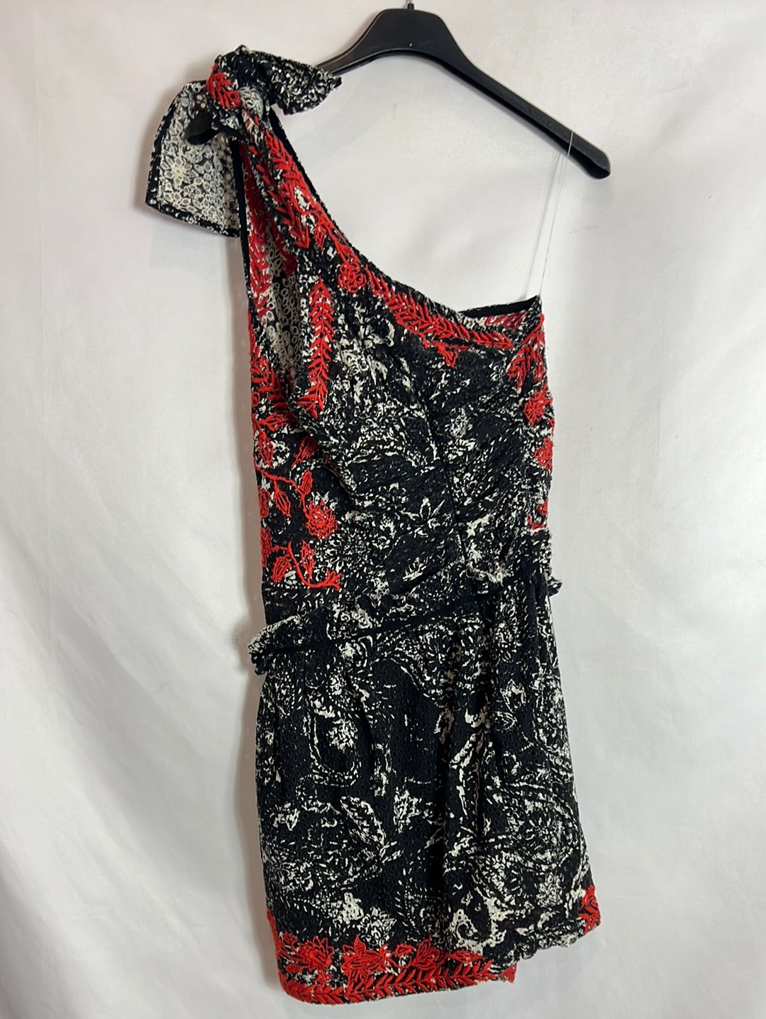 ISABEL MARANT. Vestido corto troquelado asmietrico. T 36