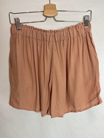 H&M. Pantalón corto rosa T.38