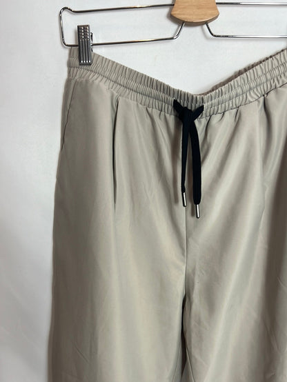 ZARA. Pantalón estilo jogger beige. T M