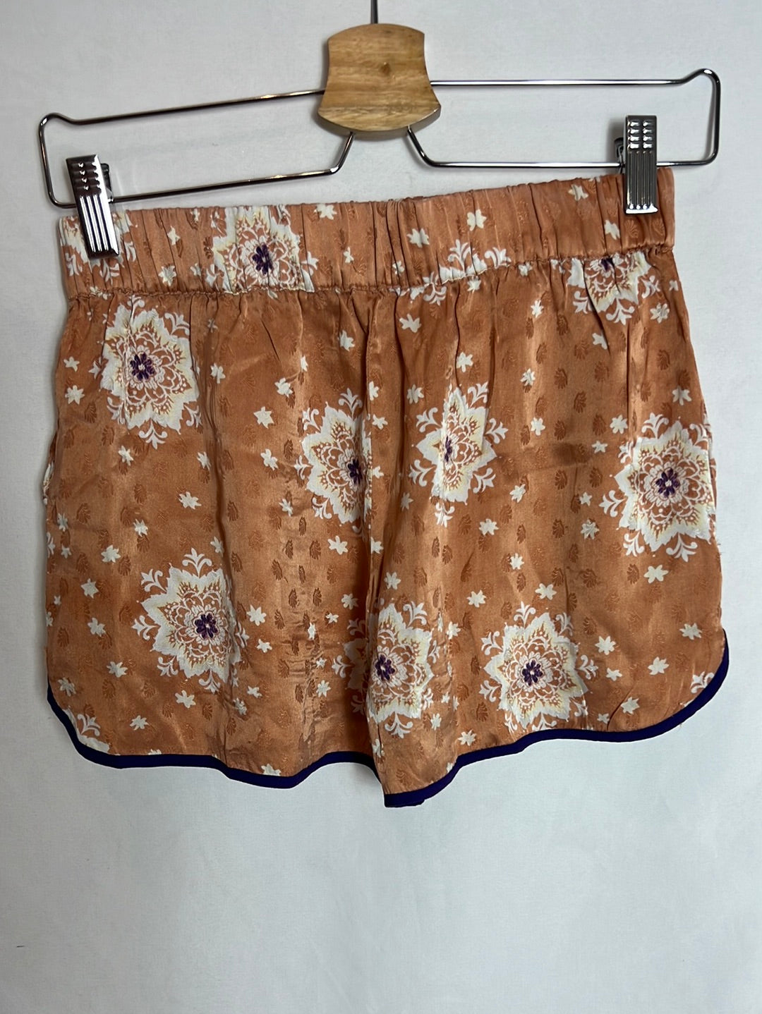 ZARA. Short corto fluido T.xs