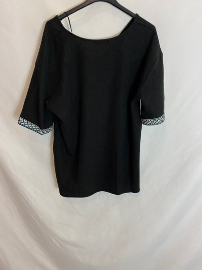 ZARA. Camiseta punto negra. T.s