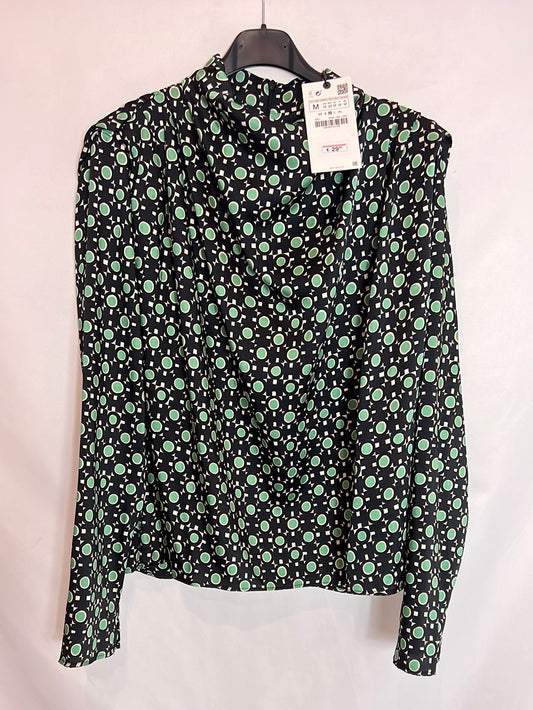 ZARA. Blusa satinada negra estampada. T M