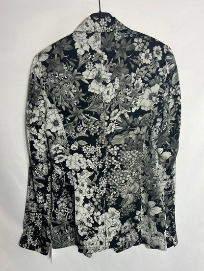 ZARA. Blazer negra satinada estampado flores. T S