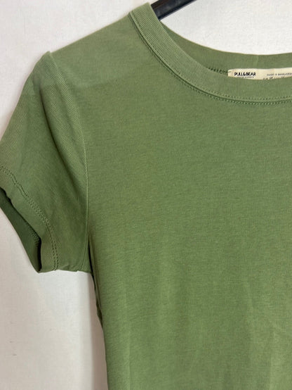 PULL&BEAR. Camiseta crop verde T.s