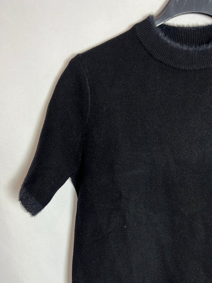 ZARA. Top punto negro detalle cuello y manga. T S