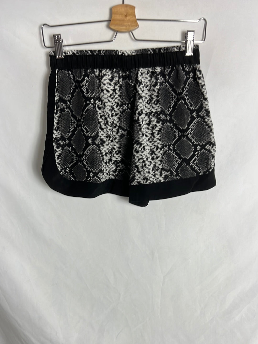 SANDRO. Shorts fluidos animal print. T 1 (S)