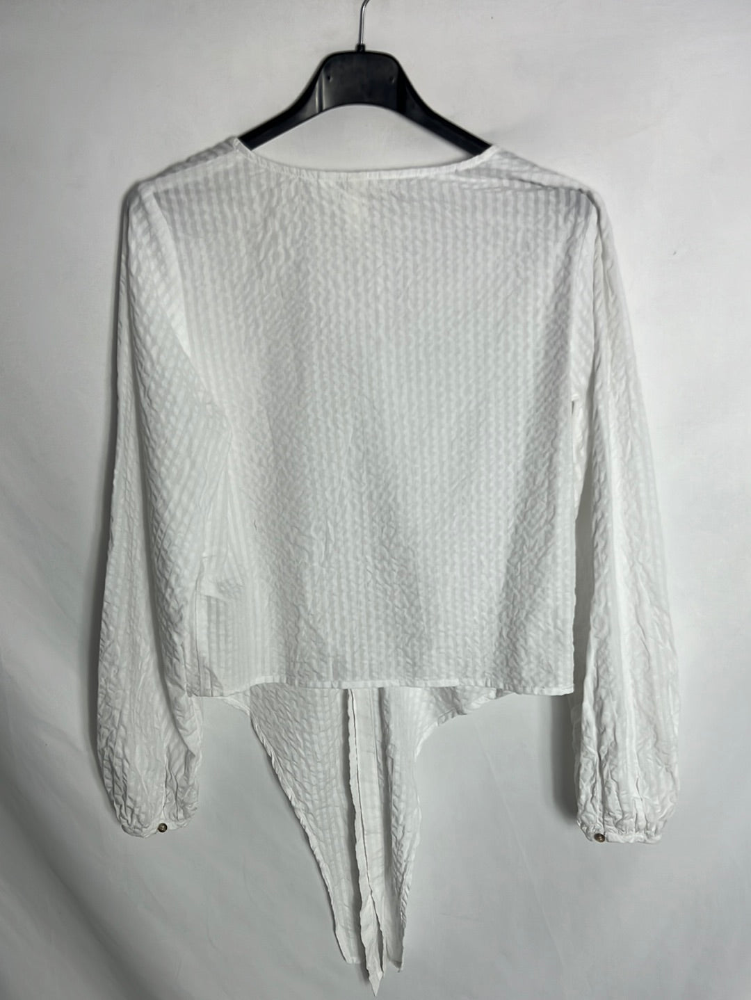 H&M. Camisa blanca. T34