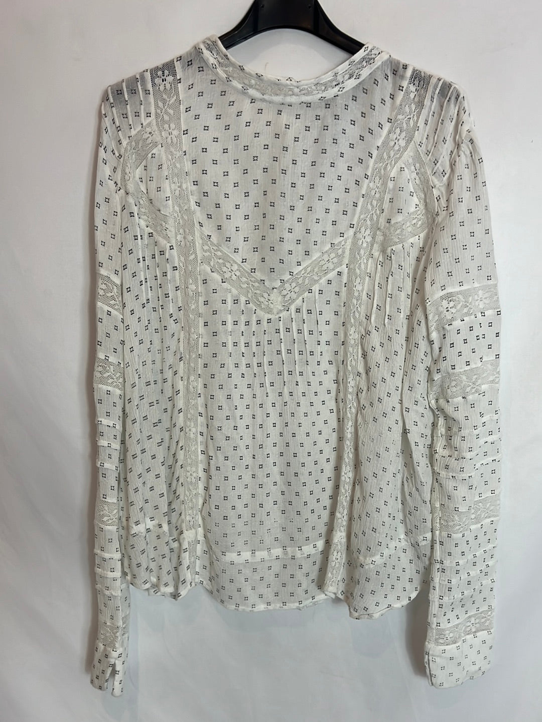 THEO&LEA. Blusa blanca estampada detalle encajes. T M