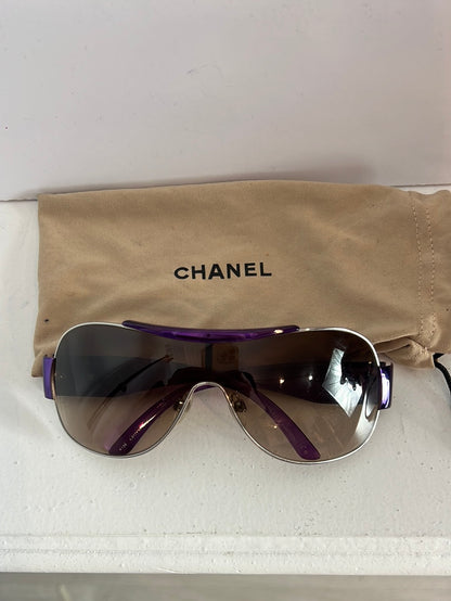 CHANEL. Gafas patillas moradas