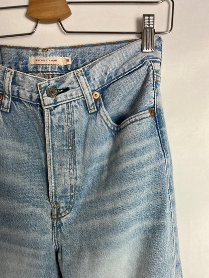 LEVI´S. Pantalones denim rectos abotonados. T 26 (36)