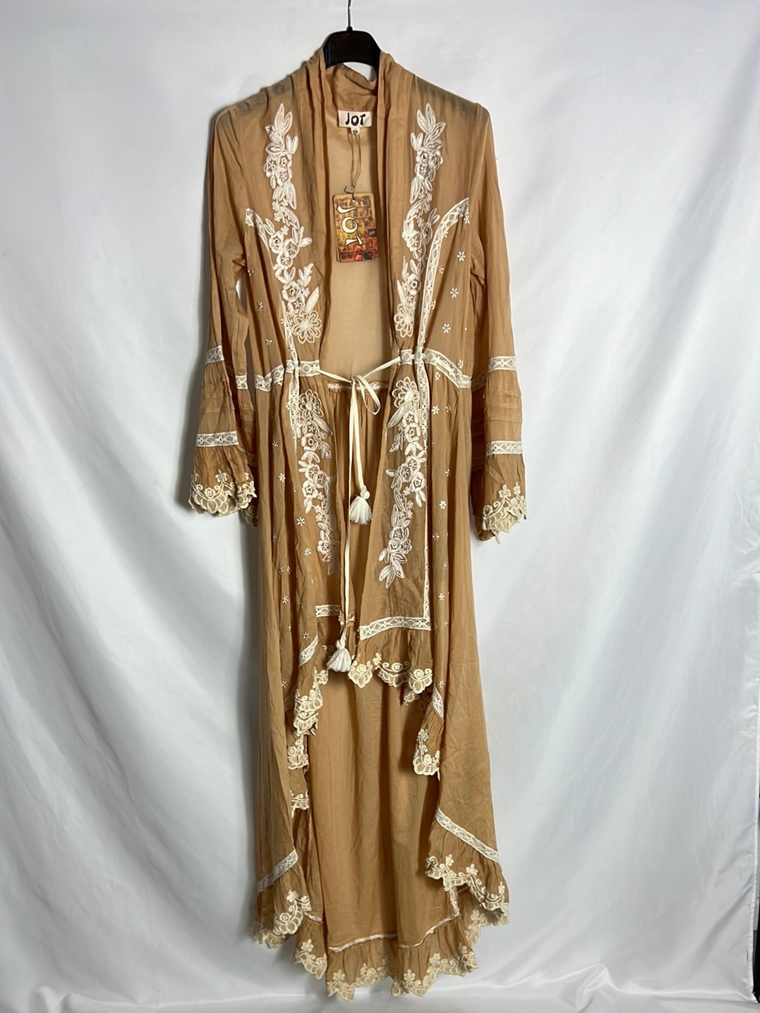 JOT. Kimono beige bordado T.s/m