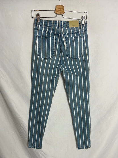 STRADIVARIUS. Pantalón denim rayas blancas. T 38