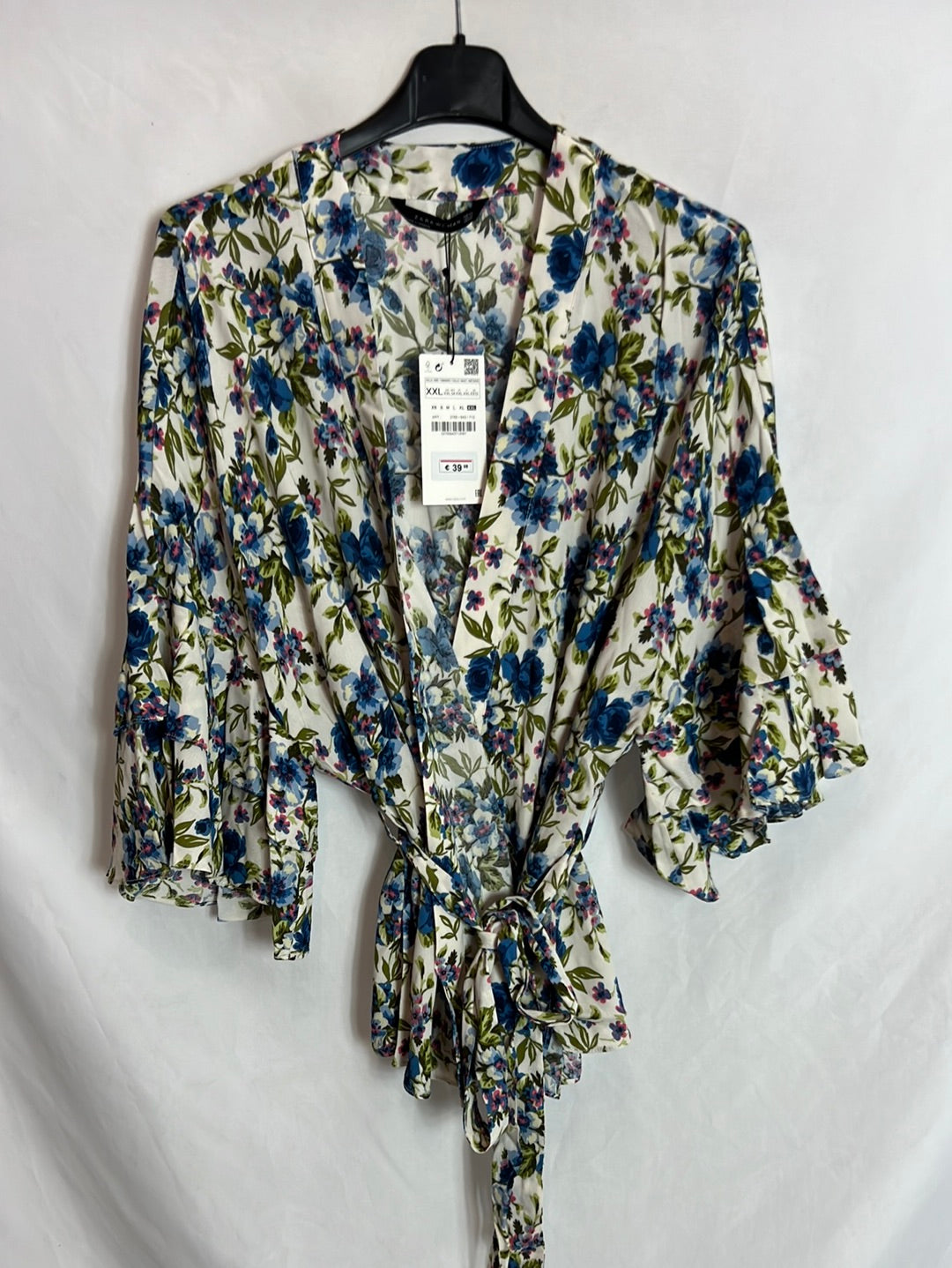 ZARA. Kimono flores azules con cinturón. TXXL