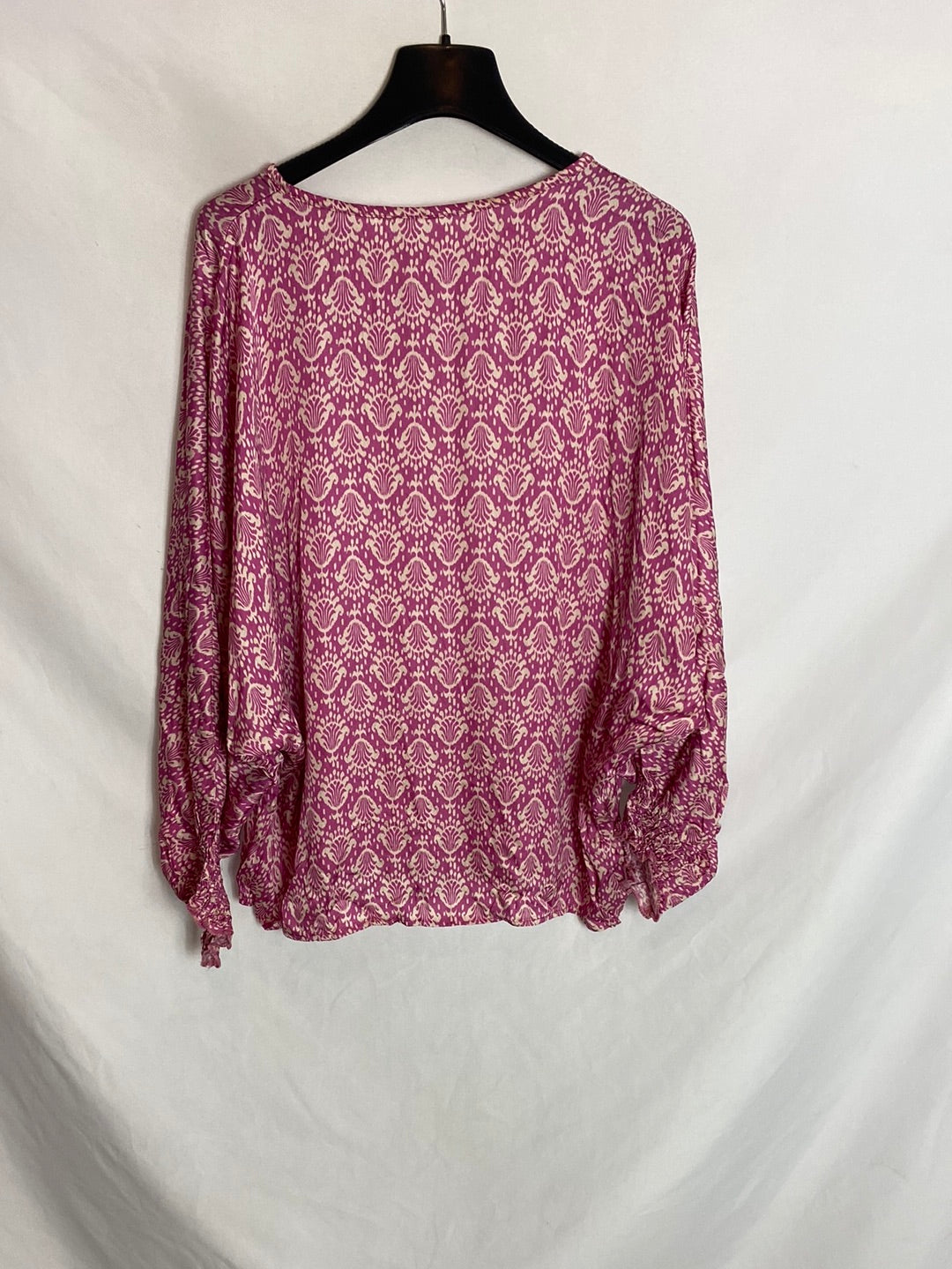 OTRAS. Blusa estampada rosa. T.M