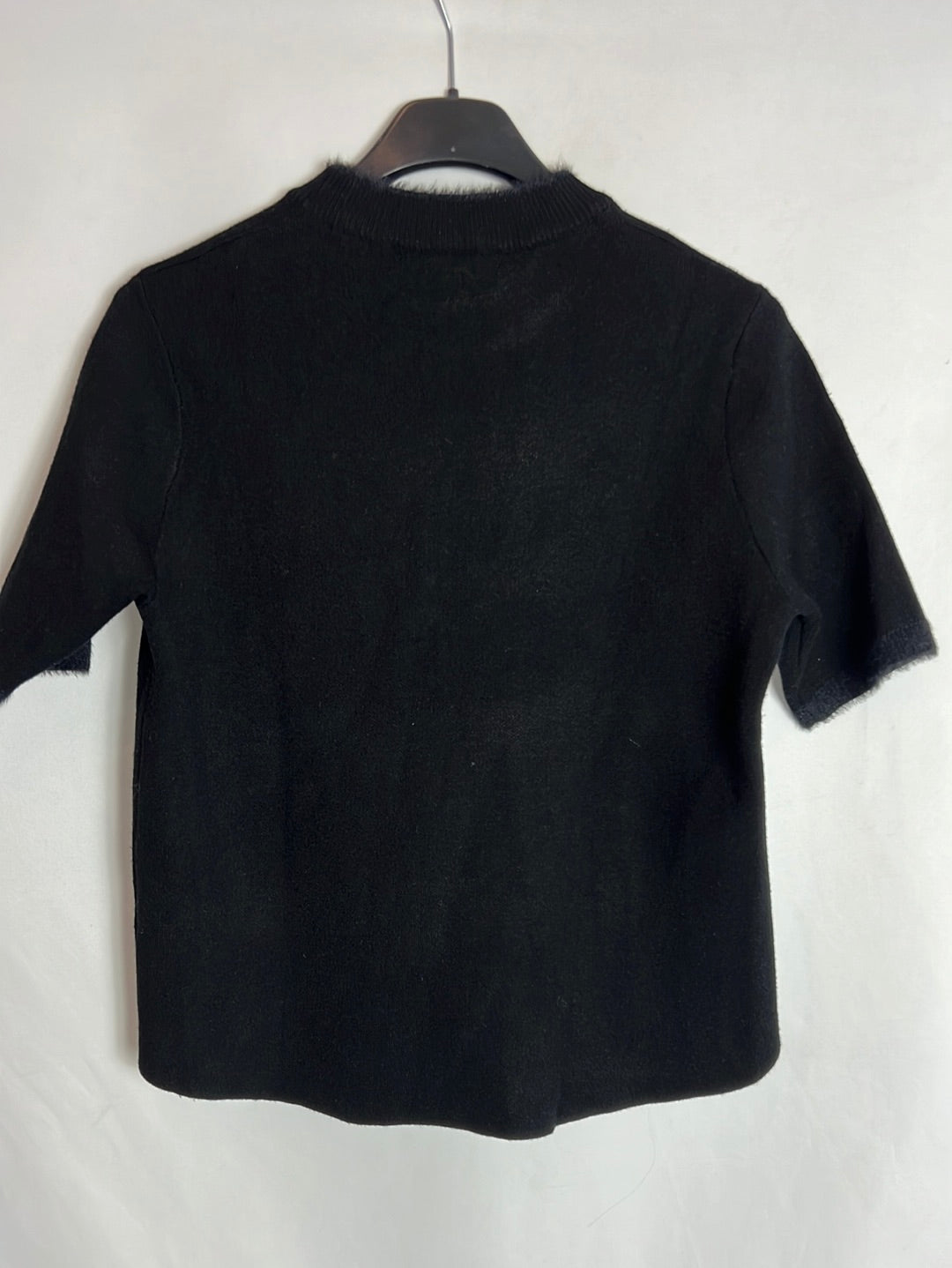 ZARA. Top punto negro detalle cuello y manga. T S