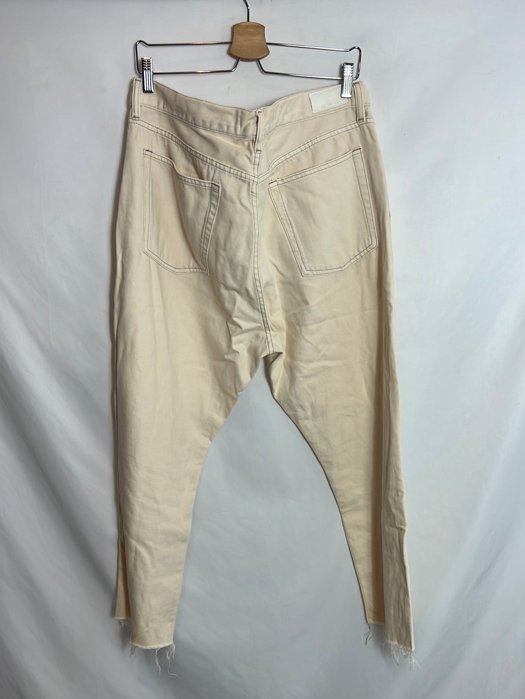 MANGO. Pantalón beige costuras. T 44