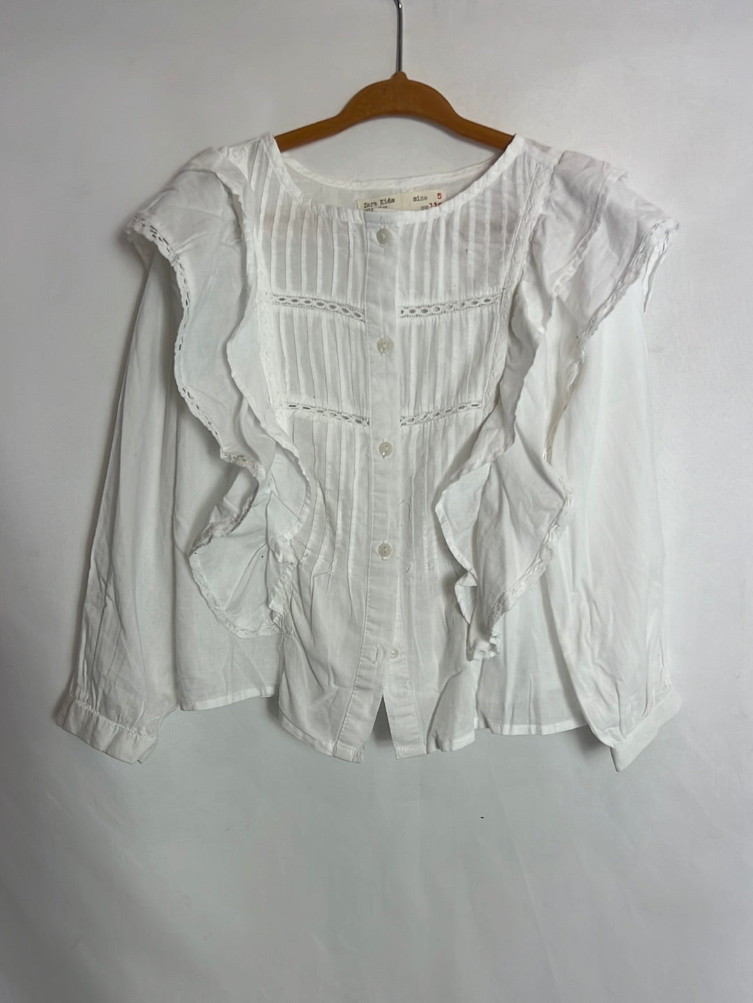 ZARA. Blusa blanca niña volantes. T 5 años