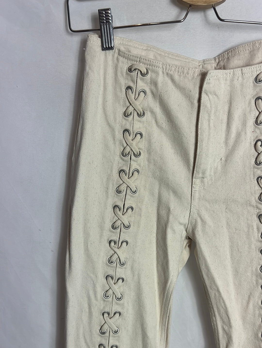 H&M. Pantalón beige cuerdas T.34