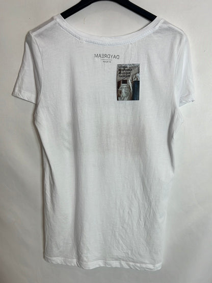 DAYDREAM. Camiseta blanca letras. T M