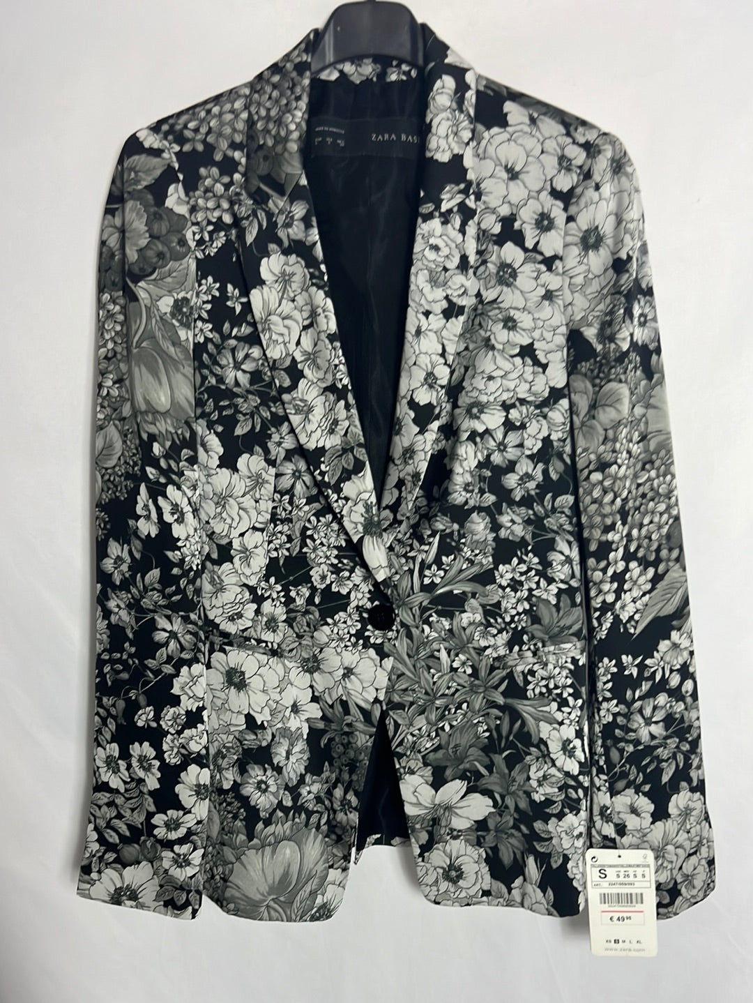 ZARA. Blazer negra satinada estampado flores. T S