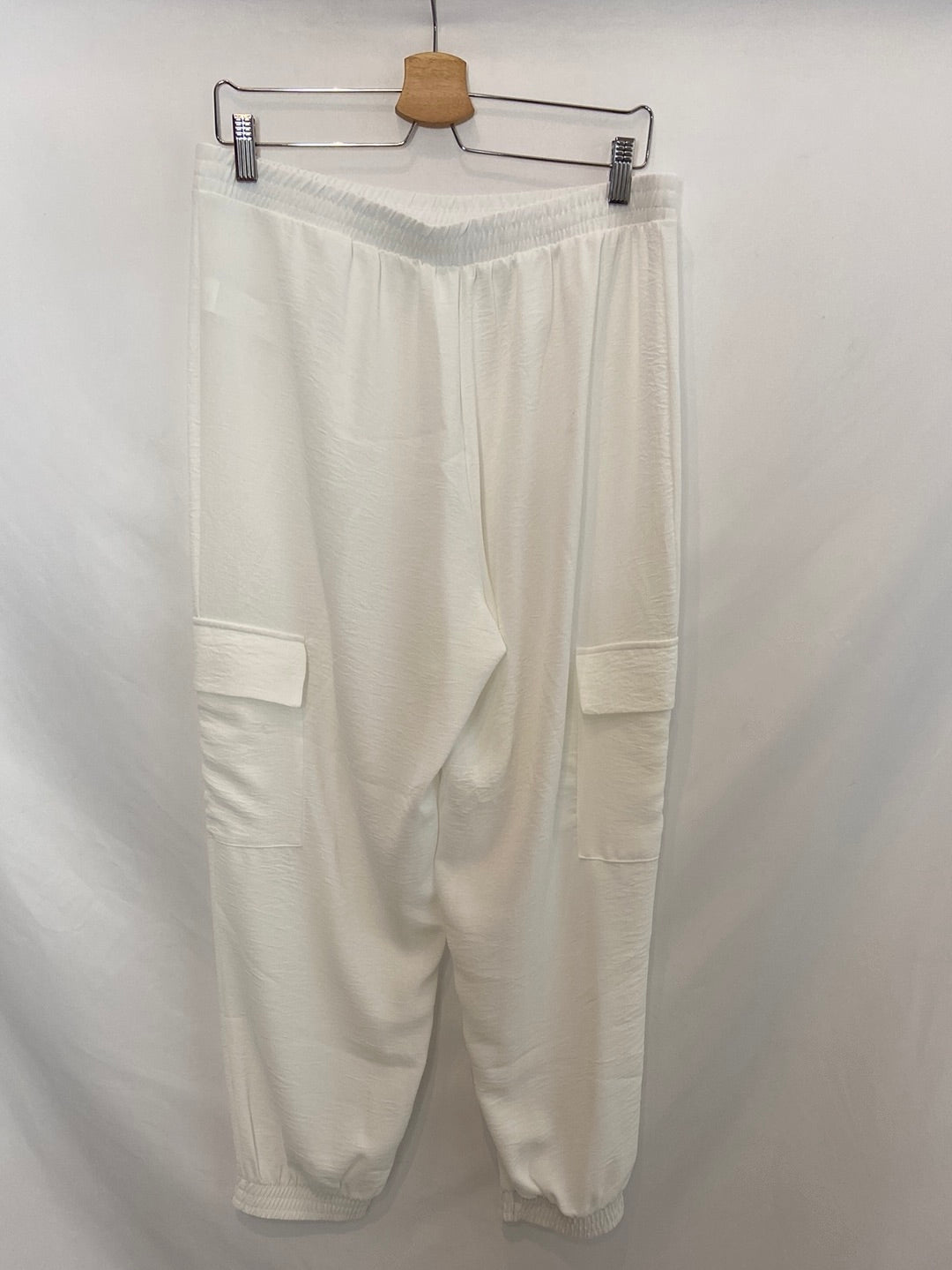 ZARA. Pantalón cargo blanco T. XL