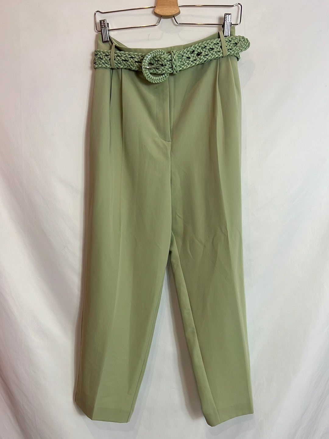 ZARA. Pantalón verde pinzas T.s