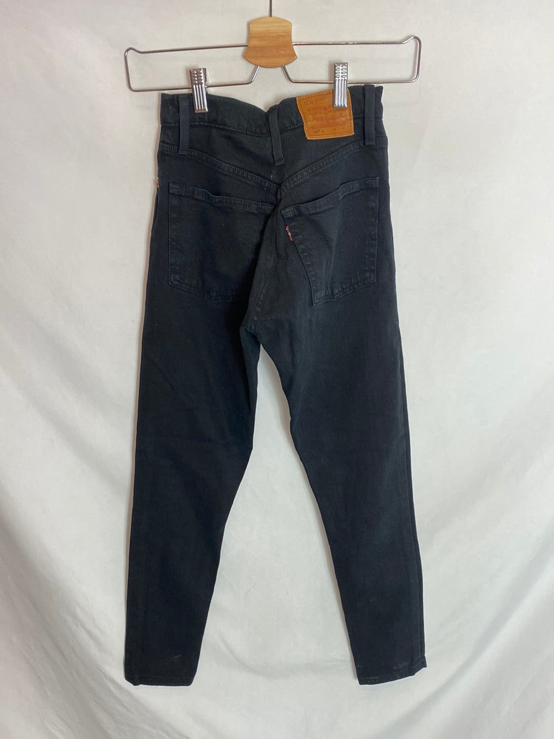 LEVI´S. Pantalones pitillo denim negros. T.32