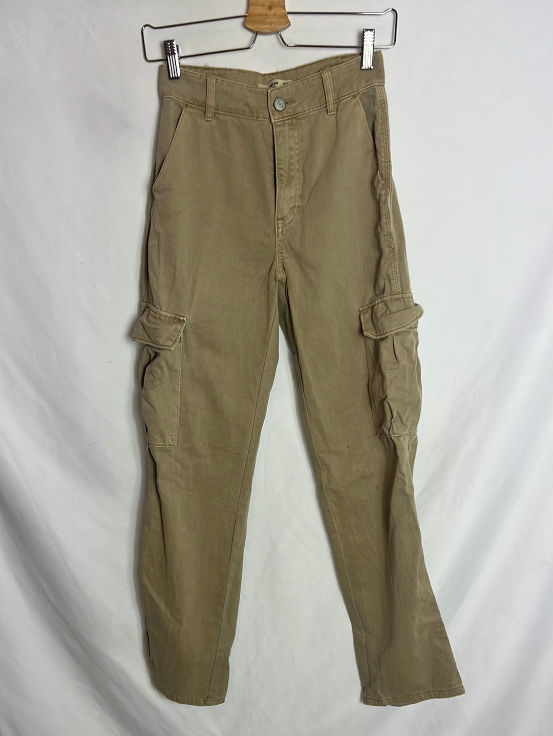 PULL&BEAR. Pantalón beige bolsillo T.34