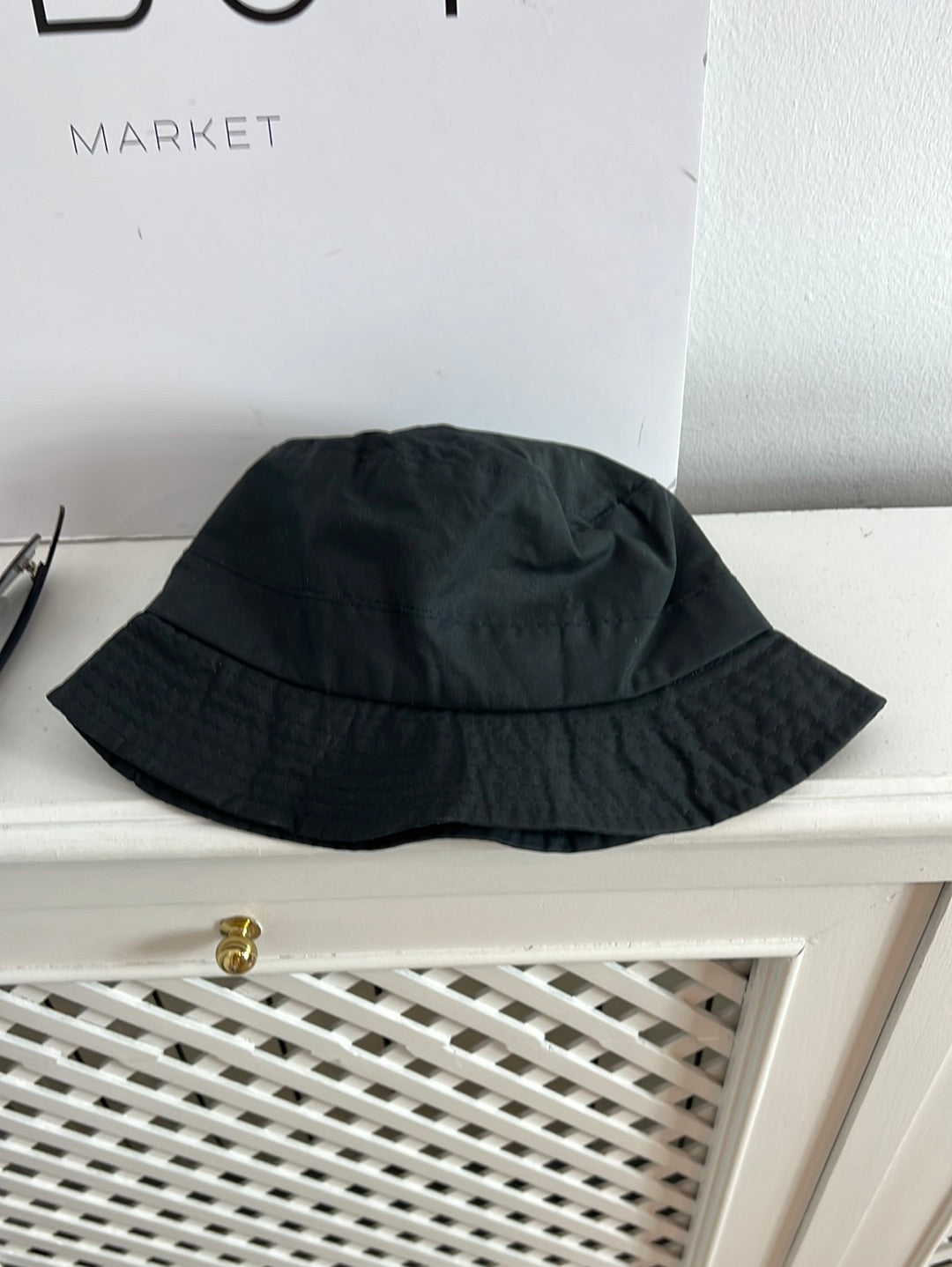 BARBOUR. Bucket hat negro. 32cm