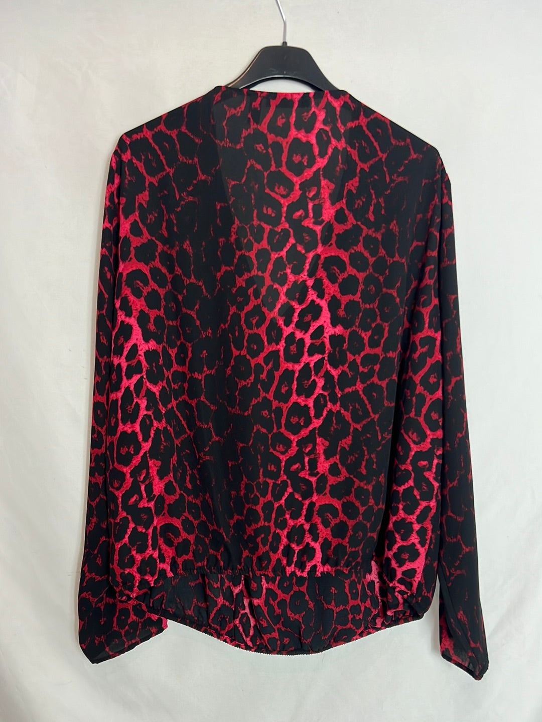 PUNTO ROMA. Blusa negra estampada en rojo. T XL