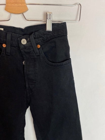 LEVI´S. Pantalones pitillo denim negros. T.32