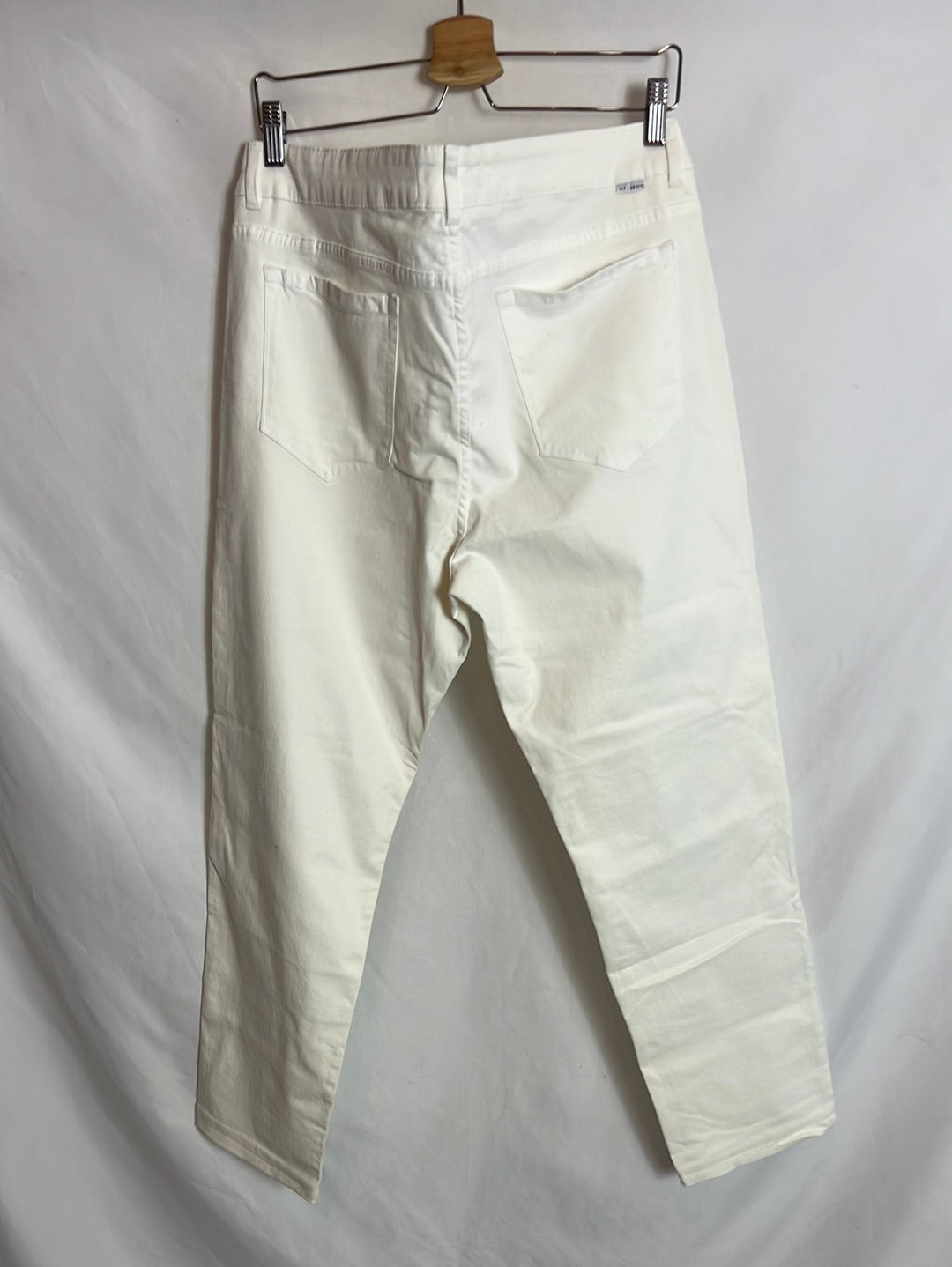 VIOLETA BY MANGO. Pantalón denim pitillo blanco. T 50