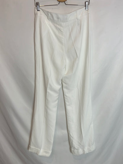 YERA. Pantalón  pinzas blanco fluido. T 40