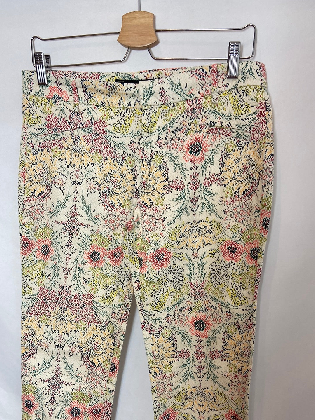 ZARA. Pantalón beige estampado  T.M